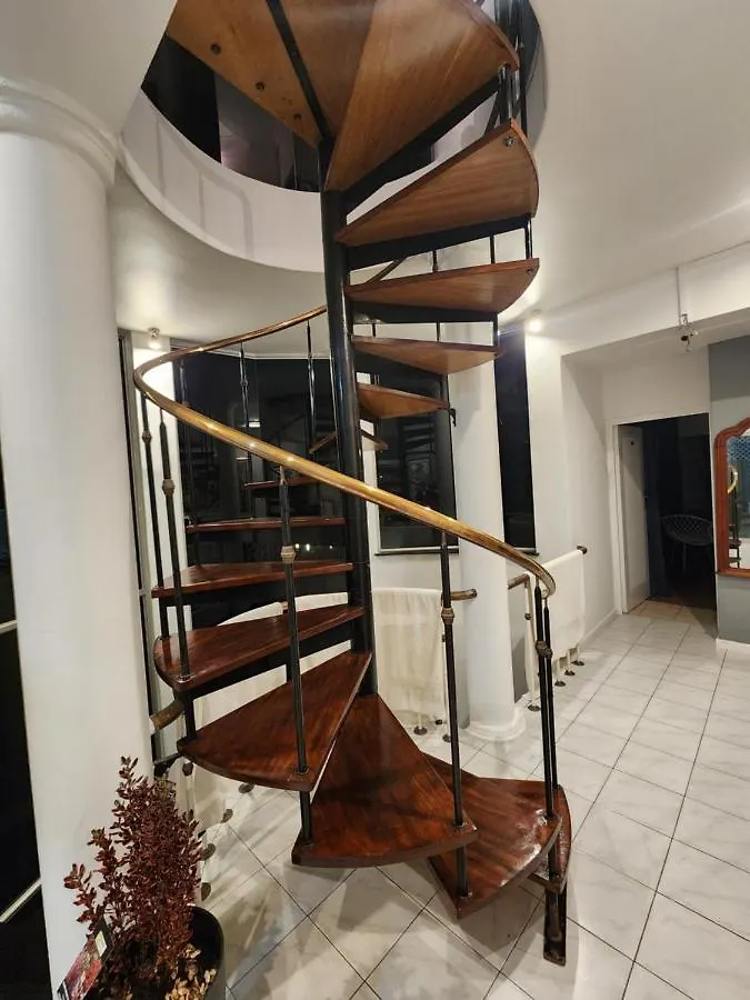 The Penthouse, Pub Lounge And Porch On The Palace, Bloubergstrand ケープタウン