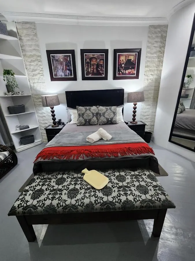 The Penthouse, Pub Lounge And Porch On The Palace, Bloubergstrand Ciudad del Cabo 0*,