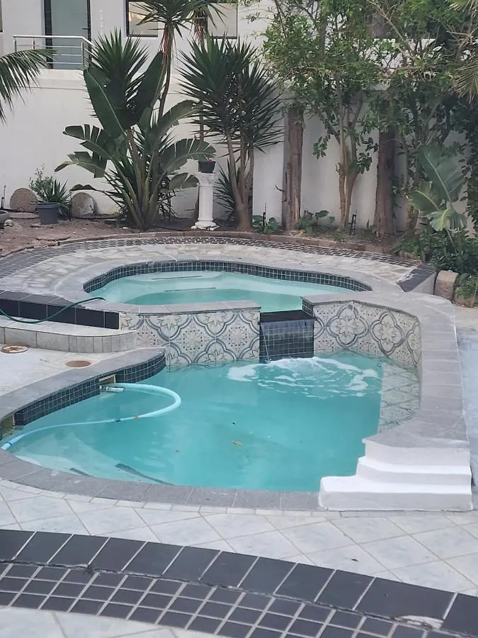 The Penthouse, Pub Lounge And Porch On The Palace, Bloubergstrand Ciudad del Cabo